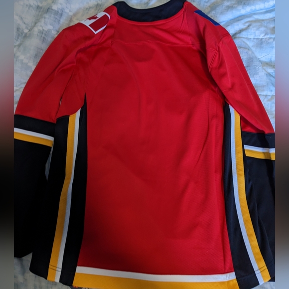 Fanatics Calgary Flames jerseys  BNWT NHL various sizes - Picture 2 of 6